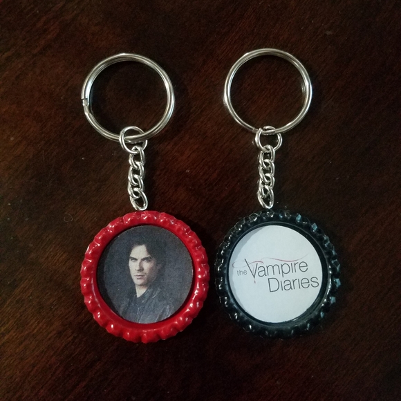 Damon Salvatore Bottle Cap Keychains - Picture 1 of 1